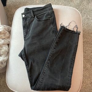 Ann Taylor skinny crop raw hem denim size 8